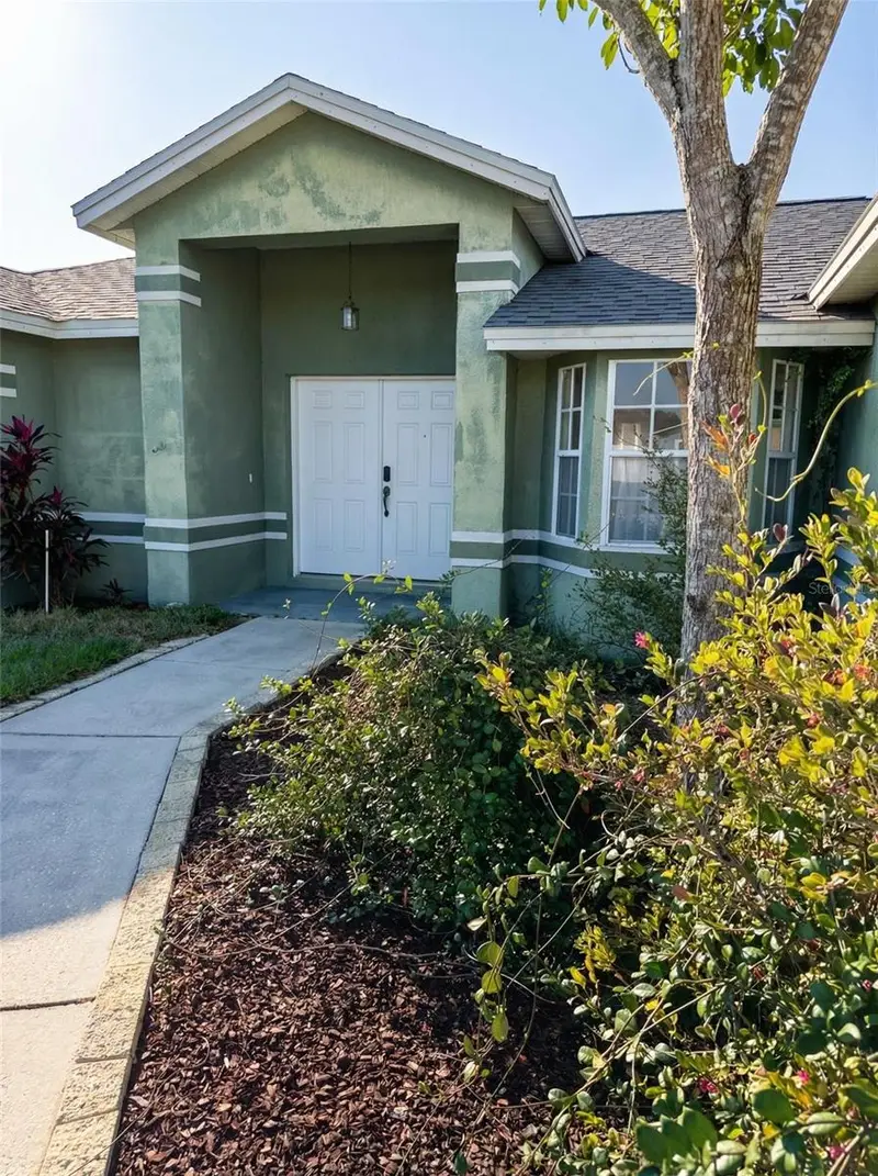 702 Tartan Loop, FL