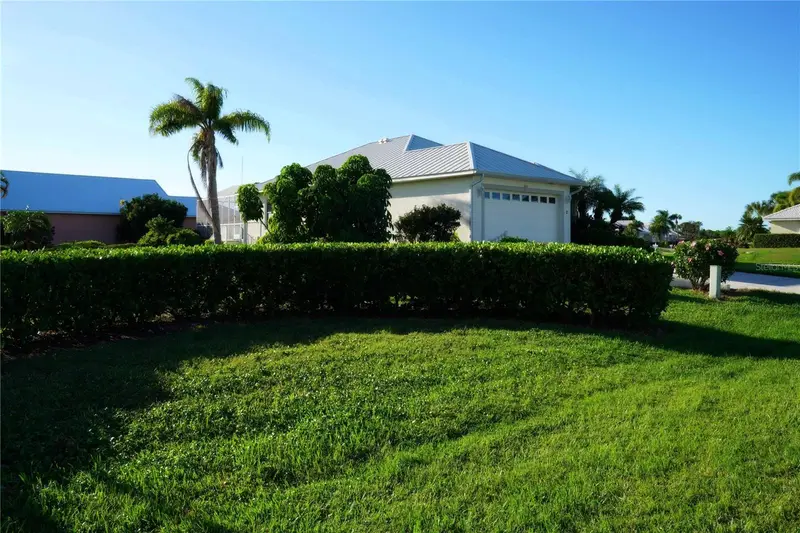 2 Windward Pl, FL