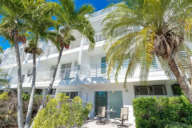8226 Harborside Cir, FL