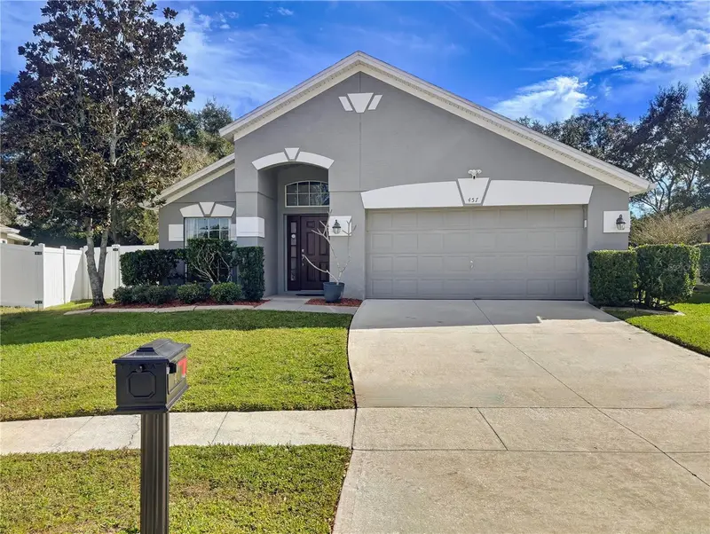 457 Mickleton Loop, FL