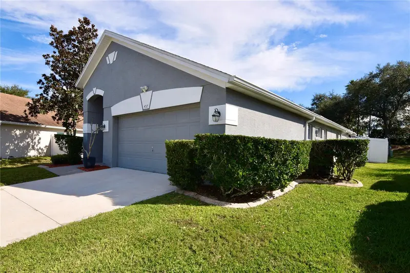 457 Mickleton Loop, FL