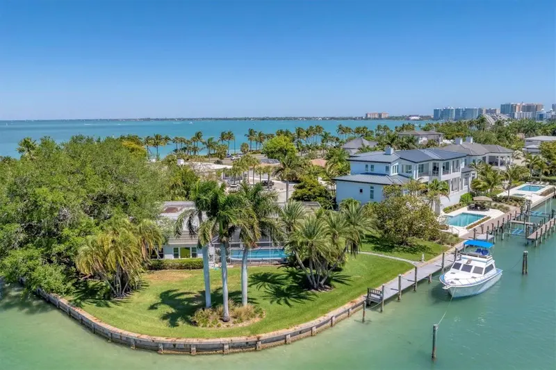 102 Seagull Ln, FL