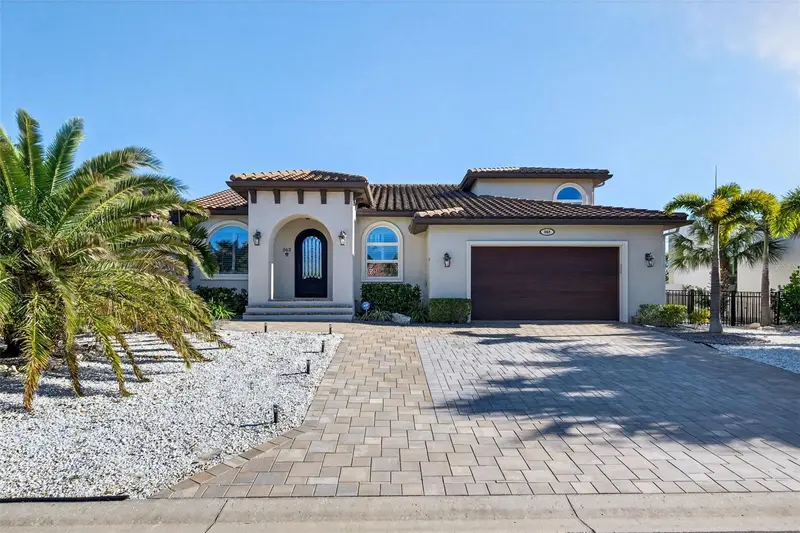 562 Ranger Ln, FL