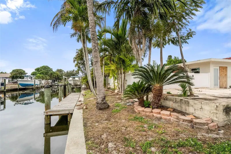 9570 Sun Isle Dr Ne, FL