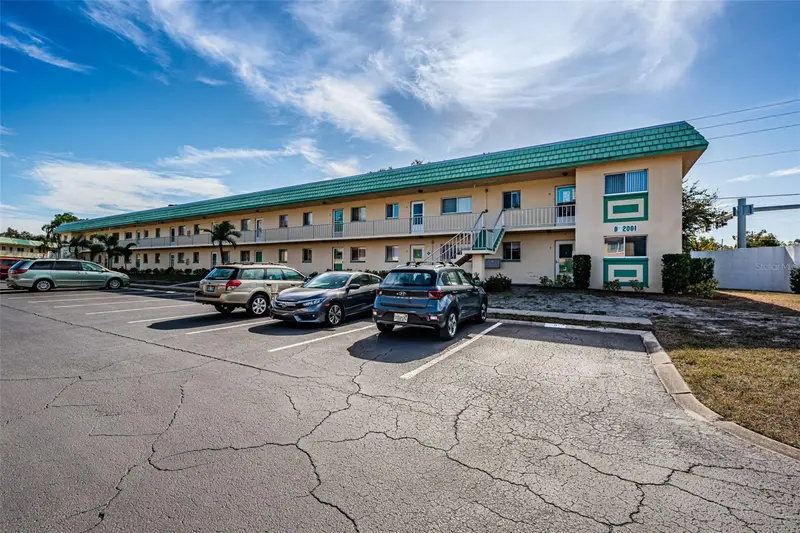 2001 Greenbriar Blvd #6, FL