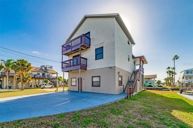 6432 Driftwood Dr, FL