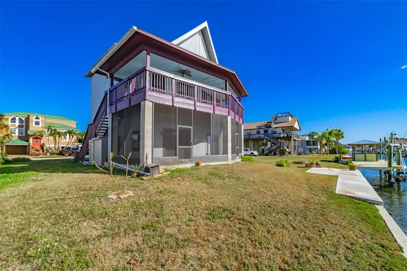 6432 Driftwood Dr, FL