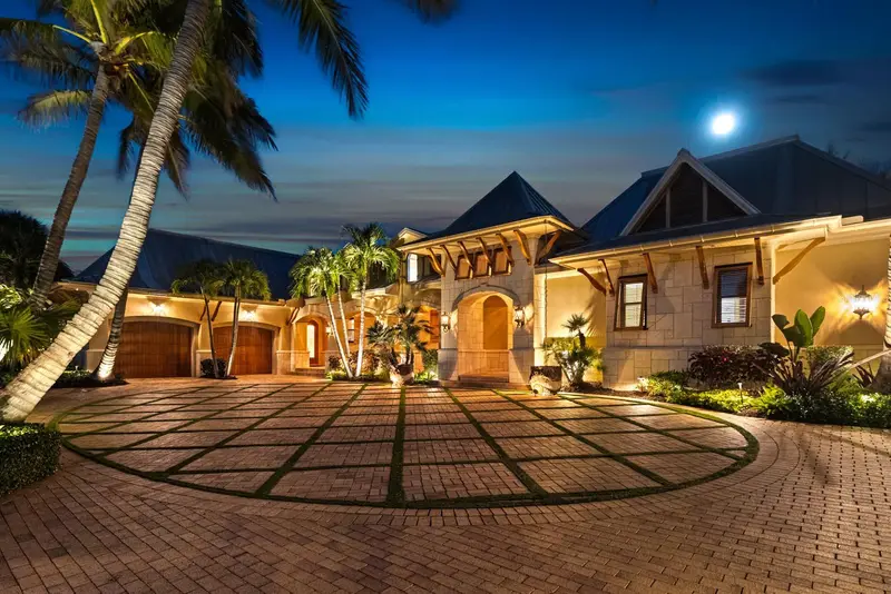 1000 E Railroad Ave, FL