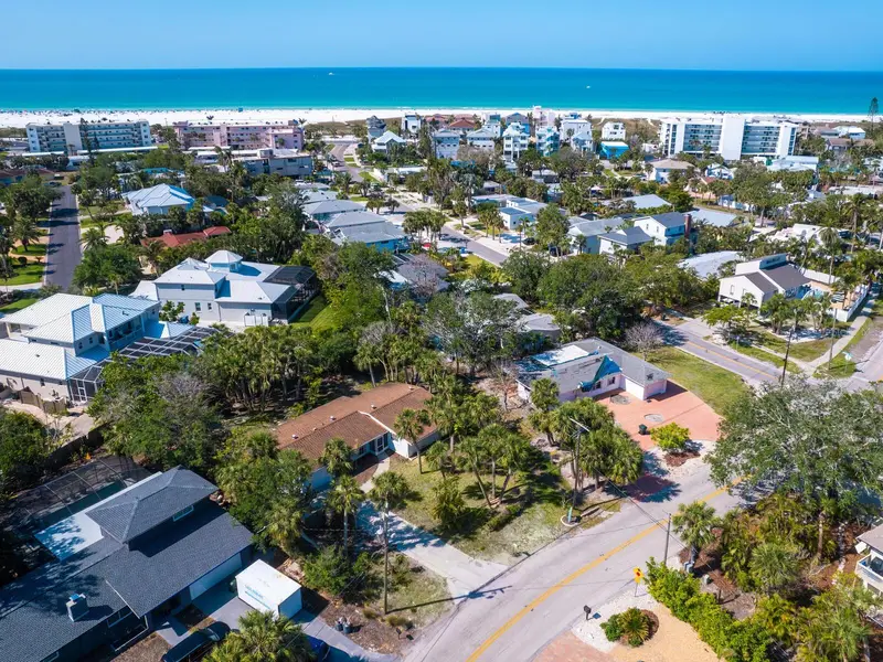 734 Canal Rd, FL