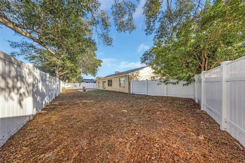 224 Whisper Lake Rd, FL