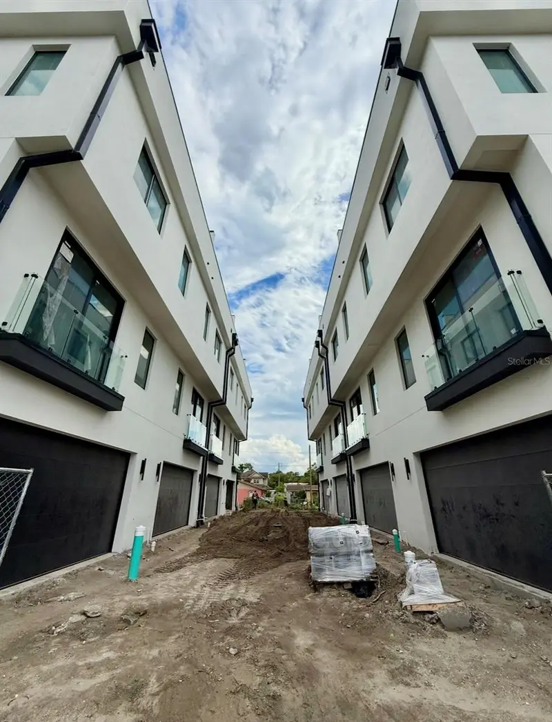 310 W Columbus Dr #2, FL
