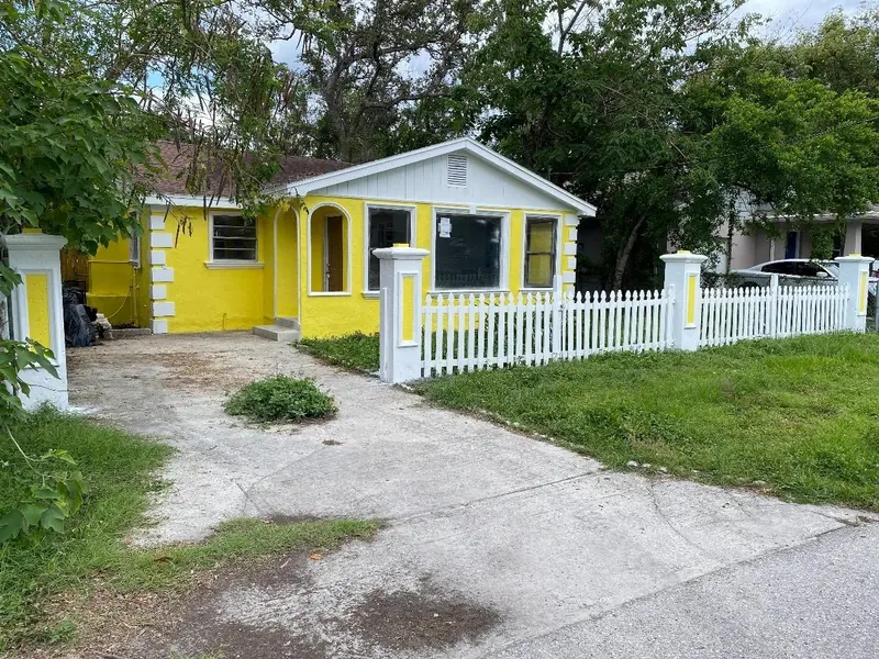 8305 N 13th St, FL