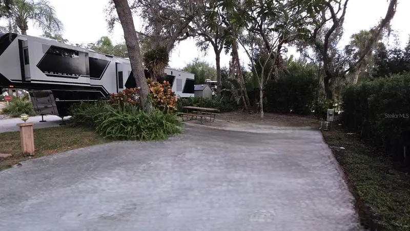 231 Stallion Ln, FL
