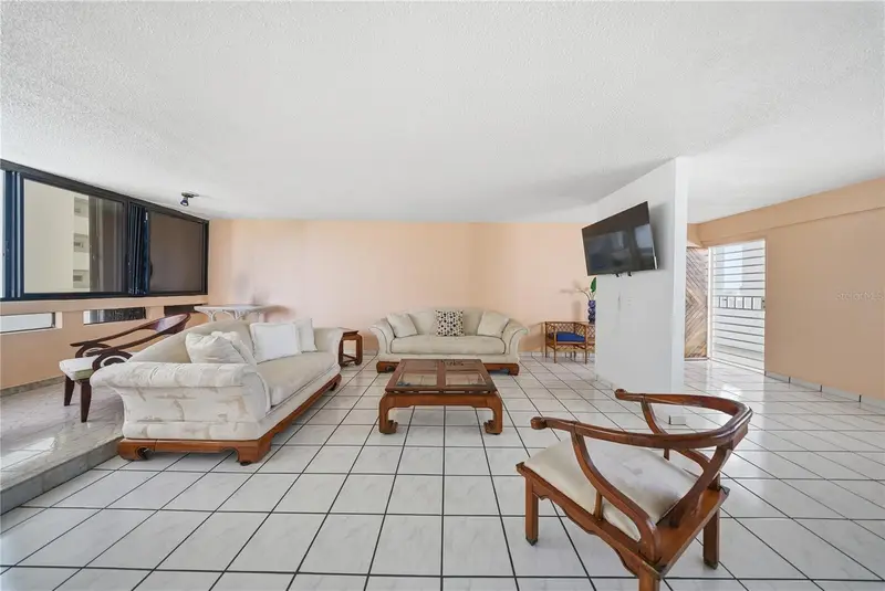 4327 Av. Isla Verde #503, PR