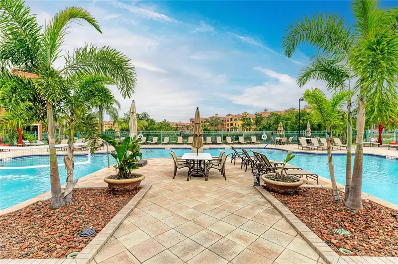 2738 Via Tivoli #231b, FL