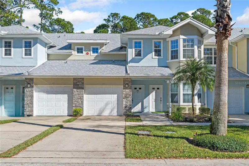 215 Bayberry Cir #605, FL