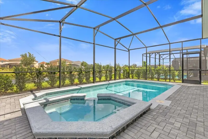 7211 Oakmoss Loop, FL