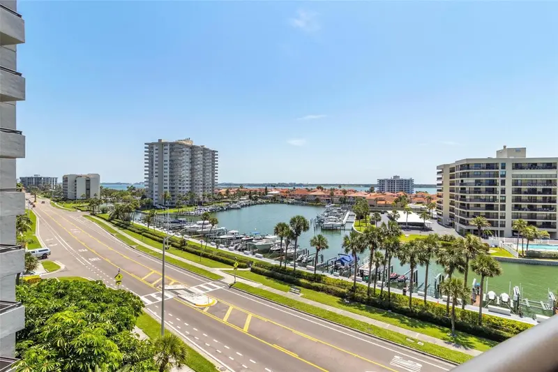 1660 Gulf Blvd #607, FL