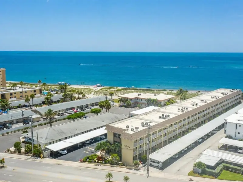 1400 Tarpon Center Dr #111, FL