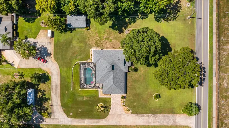 537 Woodlawn Cemetery Rd, FL
