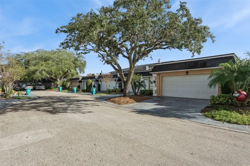 907 Hillary Ct #5, FL
