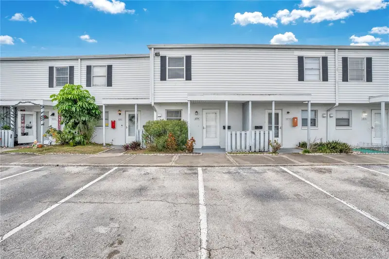 1824 Amberly Ave #T8, FL