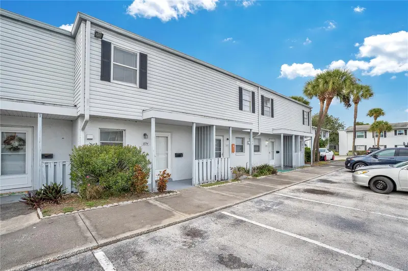 1824 Amberly Ave #T8, FL