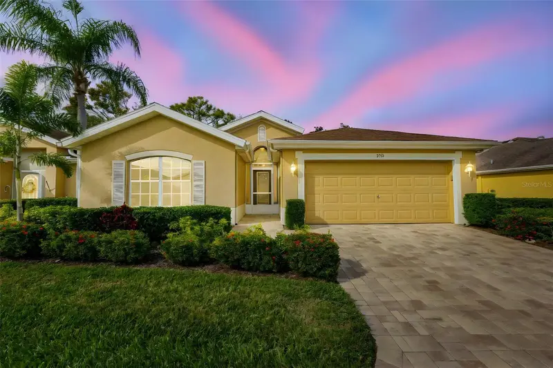 930 Villeroy Greens Dr, FL