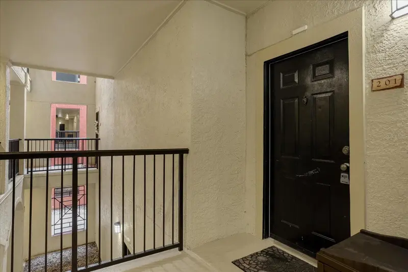 107 Vista Verdi Cir #201, FL
