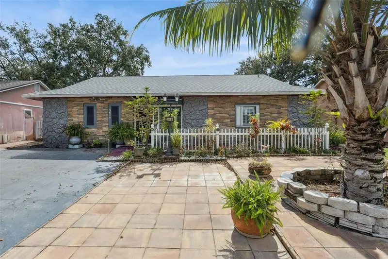 3646 Falling Leaf Ln, FL
