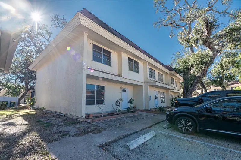 244 Amherst Ave #16, FL