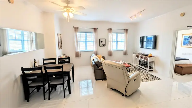 1064 N Tamiami Trl #1606, FL