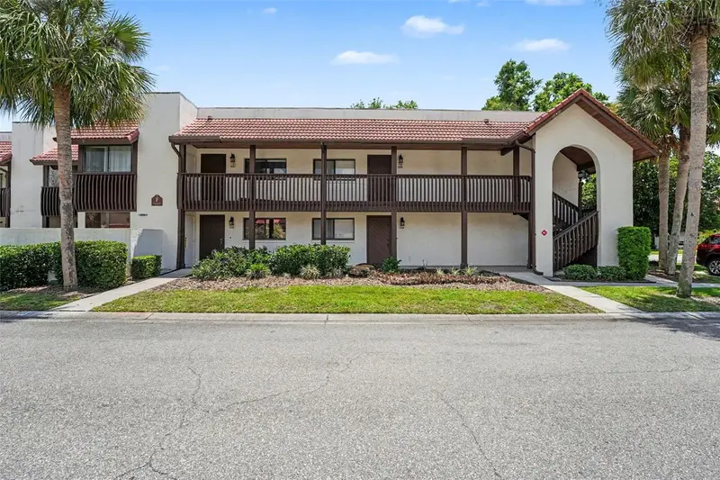 6203 Country Club Dr #F-23, FL