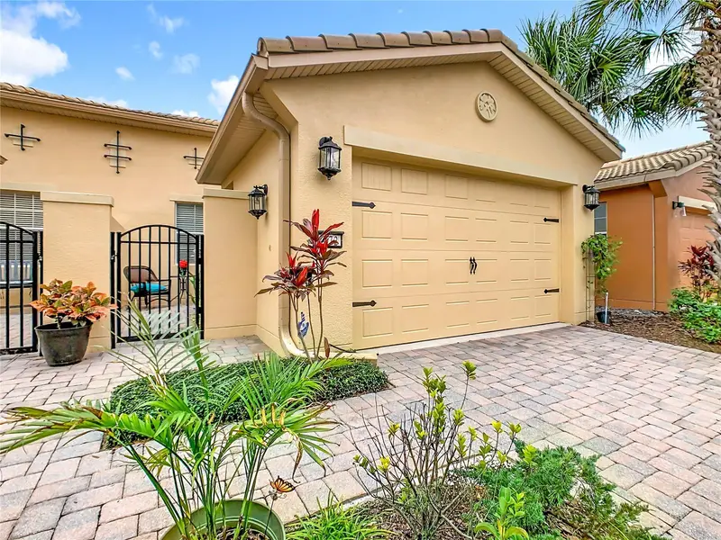 2472 Palm Tree Dr, FL