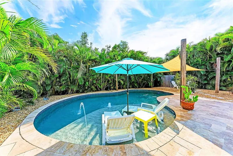 503 Bayview Dr, FL