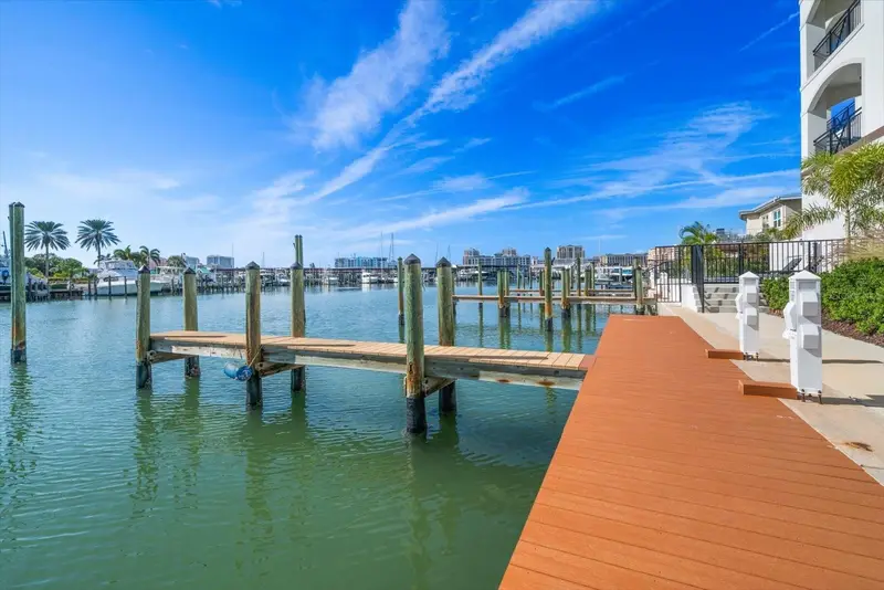 211 Dolphin Pt #5, FL