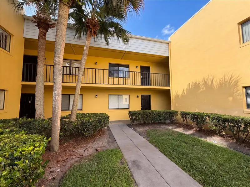 2749 Oak Park Way #203, FL