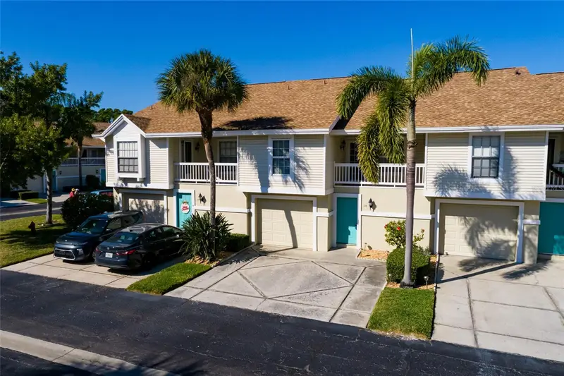 216 Sun Vista Ct S, FL