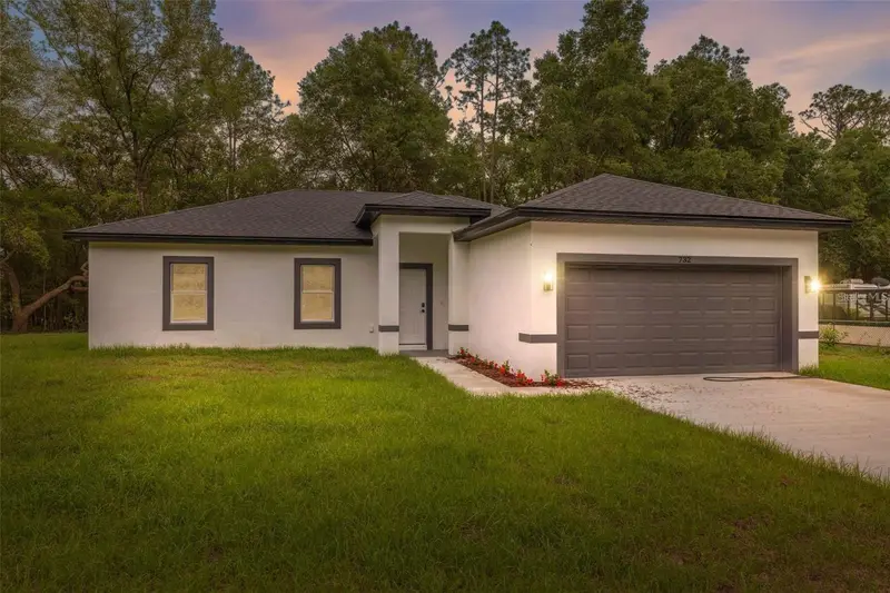 732 W Macroy Pl, FL