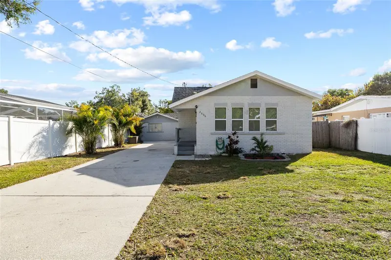 2606 W Henry Ave, FL