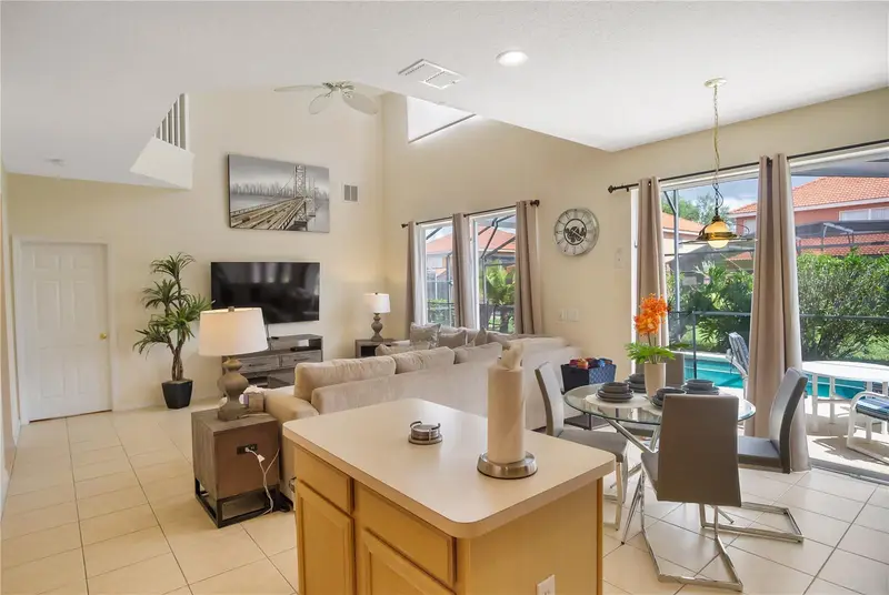134 Sevilla Ct, FL