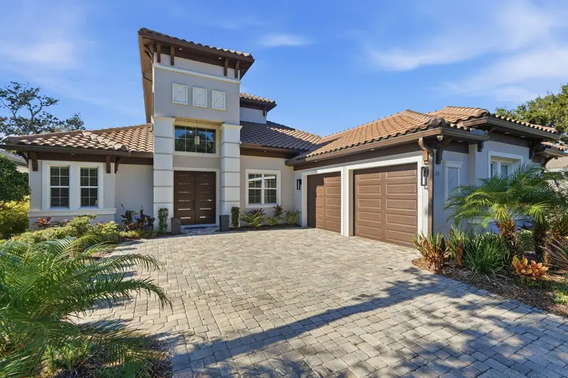 23 N Riverwalk, FL