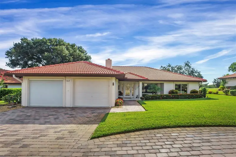 517 Clubhouse Dr, FL