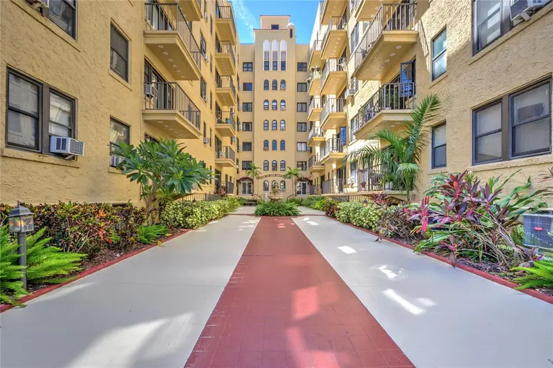 130 4th Ave N #610, FL
