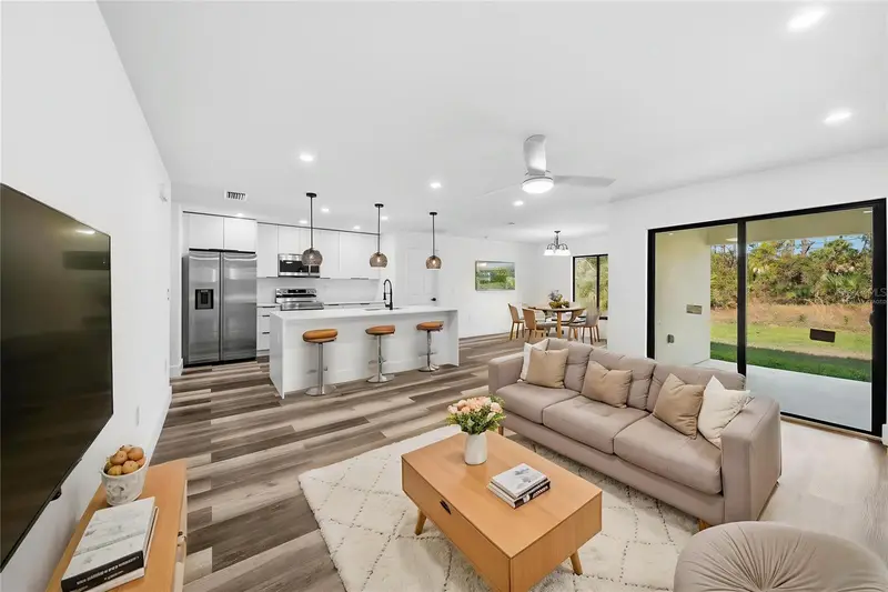 15468 Chamberlain Blvd, FL
