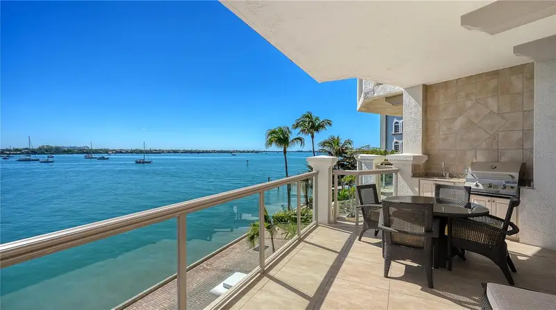464 Golden Gate Pt #304, FL