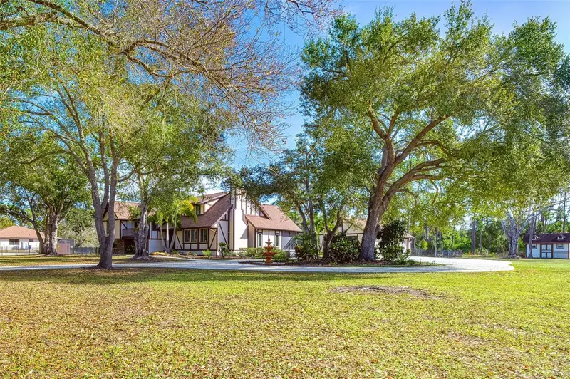222 High Point Dr, FL