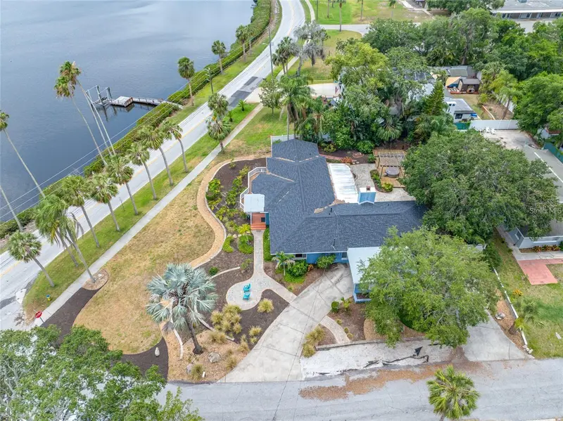 401 Whitcomb Blvd, FL