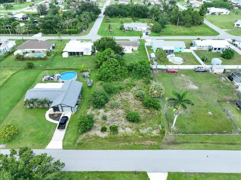 3268 Pinetree St, FL