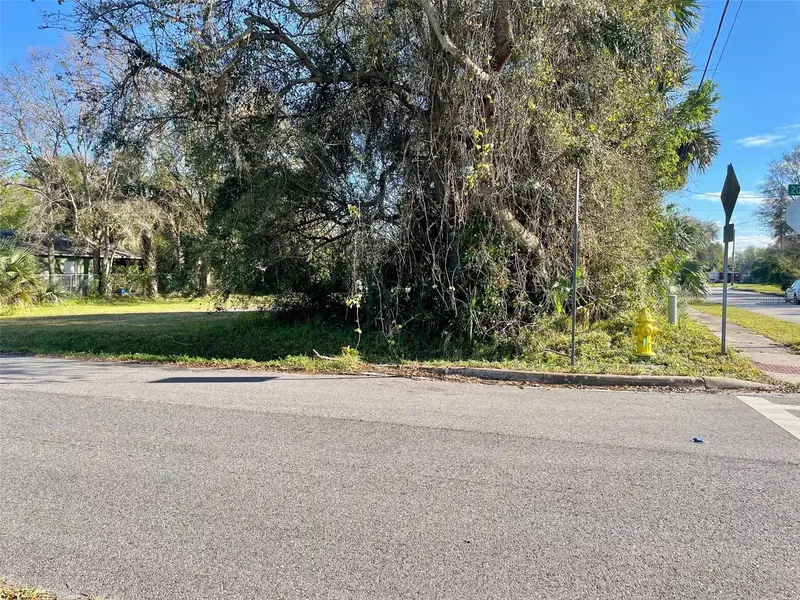 E 20th St, FL